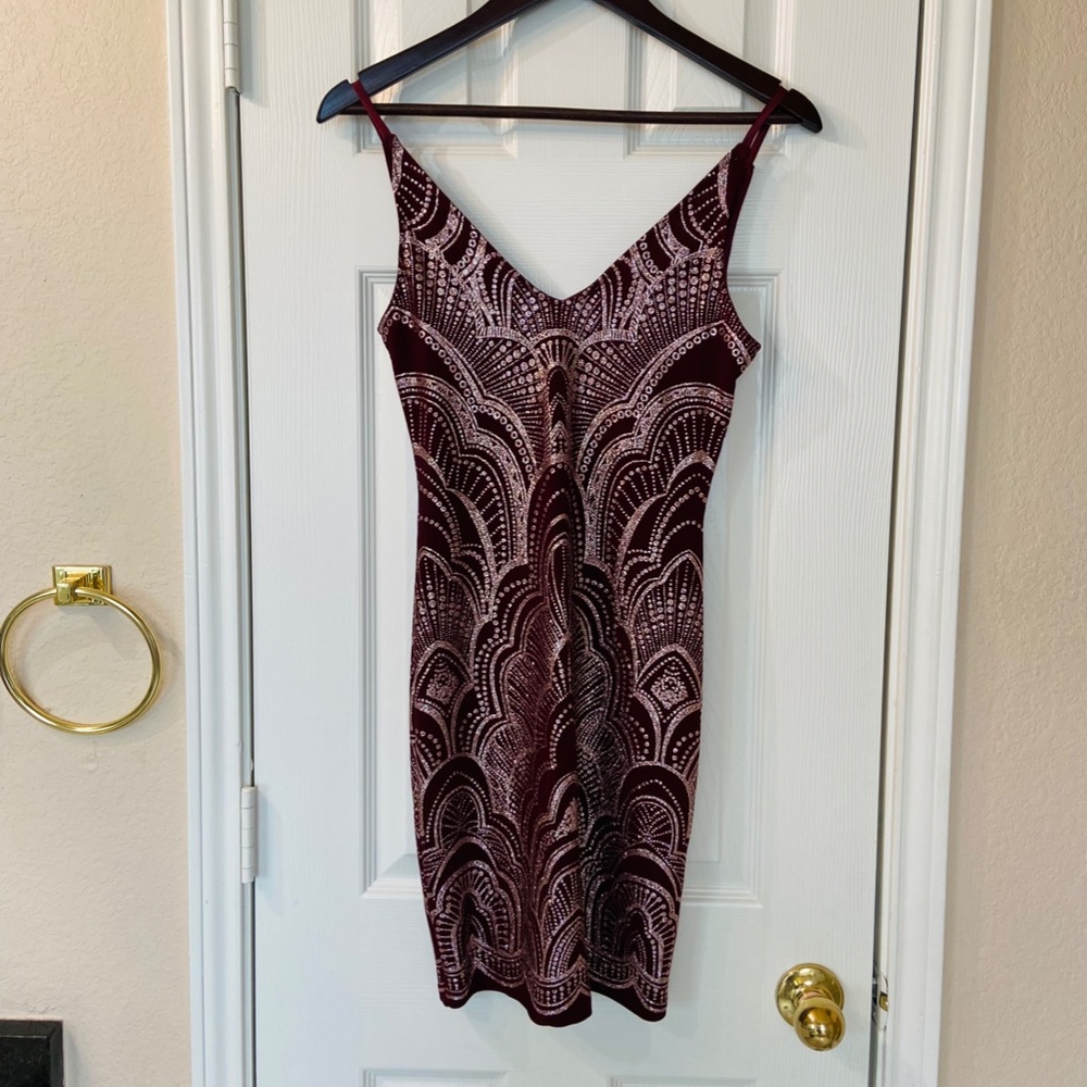 JUMP APPAREL Gorgeous Flattering Burgundy Mini Dress